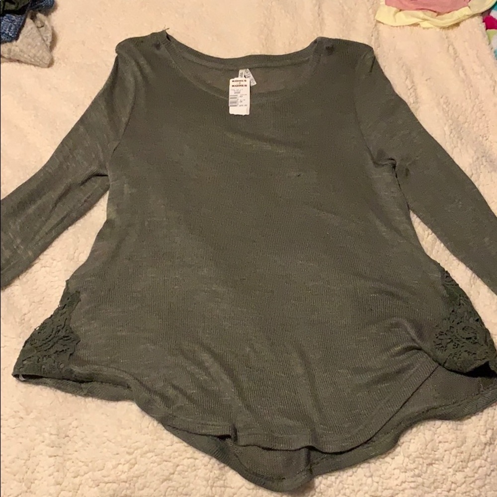 Long sleeve lace on side